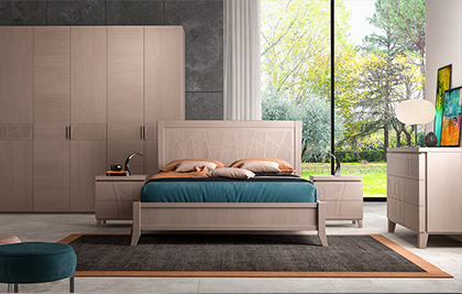 
Night Composition MOTIVI Wardrobe with 6 doors<br>
Wooden headboard with padded panel in econabuk and wooden bed frame<br>
nightstands and dresser with straight drawers<br>
Ash three veneer, CIPRIA lacquered open pore finish.
